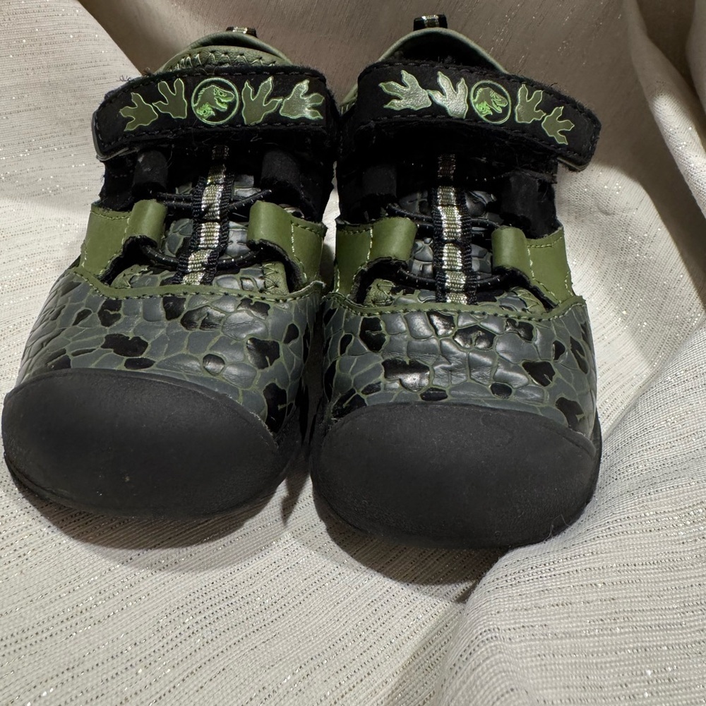 Kids Green Camouflage Jurassic World Sandals - Picture 2 of 6